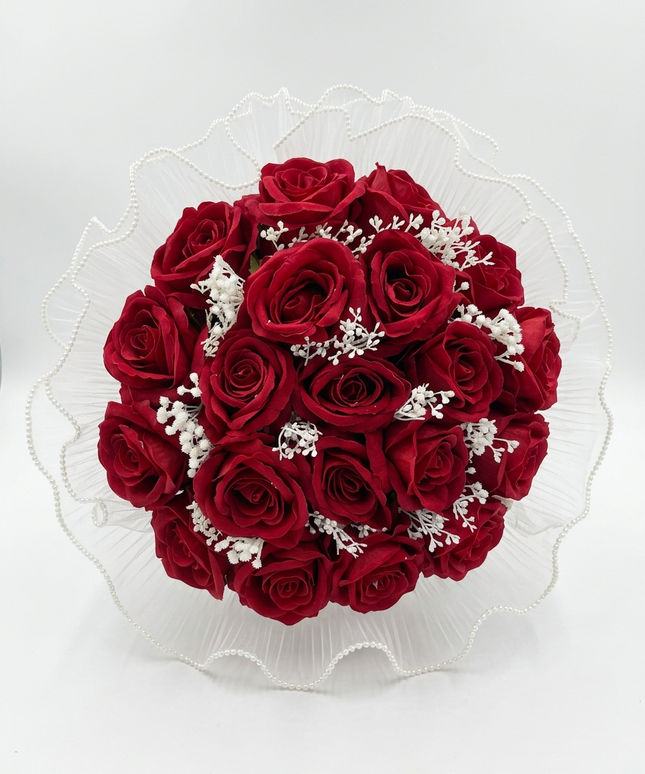 باقة ورد Royal White Elegance من كنوز مصر - 25 وردة حمراء فاخرة جداً مع جيبسوفيلا بيضاء ناعمة حساسة، تنسيق احترافي يدوي بتغليف أبيض ناصع برّاق فاخر جداً مع شريط ساتان حرير حريري ناعم، أوراق أخضر طبيعية فاخرة، بطاقة شكر مذهبة، توصيل مجاني آمن داخل القاهرة والجيزة، مناسبة للزفاف والخطوبة والحب والرومانسية، ارتفاع 55-60 سم، وزن 2.5-3 كيلو، السعر 850 ج.م أساسي أو 950 ج.م مع الصندوق الجلدي الفاخر، ضمان الرضا 100%، هدايا إضافية مجانية

