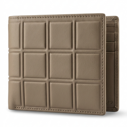 محفظة رجالية برتقالي دافئ من مجموعة نبضات الأناقة الحديثة - ثنائية الطي (Bifold) - لون برتقالي دافئ ساحر (Burnt Orange) - جلد بقري طبيعي 100% - تصميم جريء وقوي - وجه أمامي أملس خالي من التفاصيل - لون يتحدث بنفسه - بطانة داخلية برتقالي أفتح (Apricot) ناعمة جداً - خياطة برتقالي غامقة تندمج مع الجسم - تنظيم ذكي 8 جيوب + جيب للنقود + جيب العملات + جيب مخفي إضافي - معالجة مضادة للماء والعرق - ملمس ناعم وحريري - وزن 160 جرام - للرجل الجريء والمختلف - كنوز مصر
