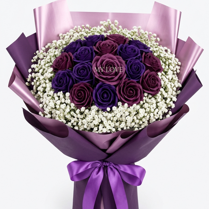 باقة Enchanted Dark Purple Romance من كنوز مصر - 20-25 وردة أرجوانية داكنة جداً (Burgundy) فاخرة من أفضل الأصناف العالمية، محاطة بـ 80-100 غصن من جيبسوفيلا بيضاء كثيفة جداً وناعمة توضح الجمال، مع أوراق روسكس خضراء فاخرة، تغليف أرجواني فاتح ووردي متدرج مع شرائط ذهبية براقة، شريط ساتان أرجواني براق، كتابة فضية فاخرة "MY LOVE"، ارتفاع 65-70 سم، وزن 2.8-3.2 كيلو، توصيل خاص آمن مجاني، السعر 1,100-1,250 ج.م، ضمان رضا مطلق 100%
