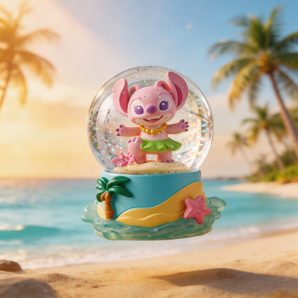 كرة ثلج سحرية Stitch الاستوائية من مجموعة حكايات الأحلام - ستيتش الوردي بقلادة ذهبية وتنورة هاواي في مشهد شاطئي استوائي - قاعدة مزينة بنخلة وموزة ونجمة بحر - خلفية شاطئ رملي ونخيل تحت سماء زرقاء - كرة زجاجية بنثريات ملونة لامعة - إضاءة LED وموسيقى - شخصية ديزني محبوبة - هدية مرحة للأطفال - من كنوز مصر
