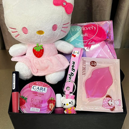 بوكس ملكة الماس البوهيمية - صندوق أسود فاخر يحتوي على Hello Kitty بيضاء وردية مع عصابة وردي فوشيا براقة وقلب أحمر يقول "kiss me"، كيس وردي ناعم، ظلال عيون Diamond ملون بدرجات ماسية براقة (ذهبي، بني، وردي، بنفسجي)، أحمر شفاه أحمر داكن وماروون، مكياج متكامل (ماسكارا، كحل أسود)، مستحضرات عناية بالبشرة، مجوهرات ذهبية، تويكس وشوكولاتة فاخرة ملفوفة بأشرطة وردية ذهبية، تقويم جميل "Special Gifts" - هدية متكاملة ماسية فاخرة من كنوز مصر
